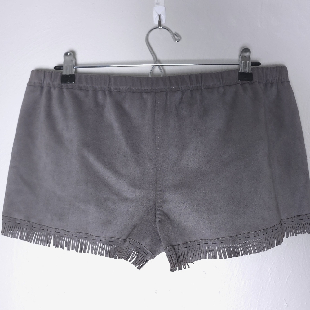 Max Studio Linen/Rayon Blend Faux Suede Fringe Shorts Size Large - Picture 2 of 10